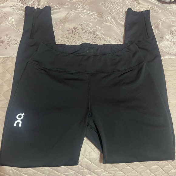 On Running Black Leggings - Picture 2 of 10